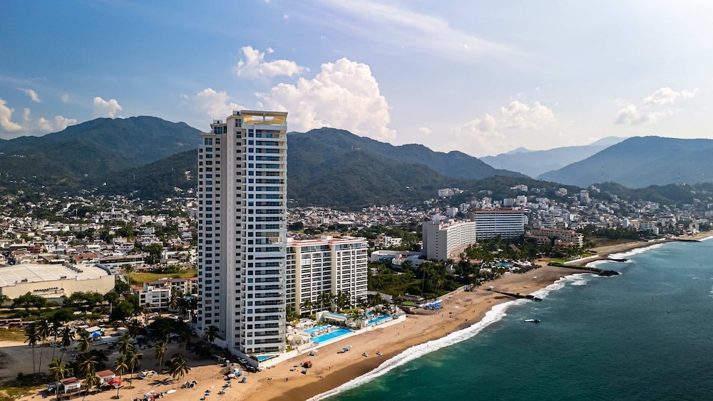 Beachfront Luxury 4BR Penthouse With Incredible Ocean Views