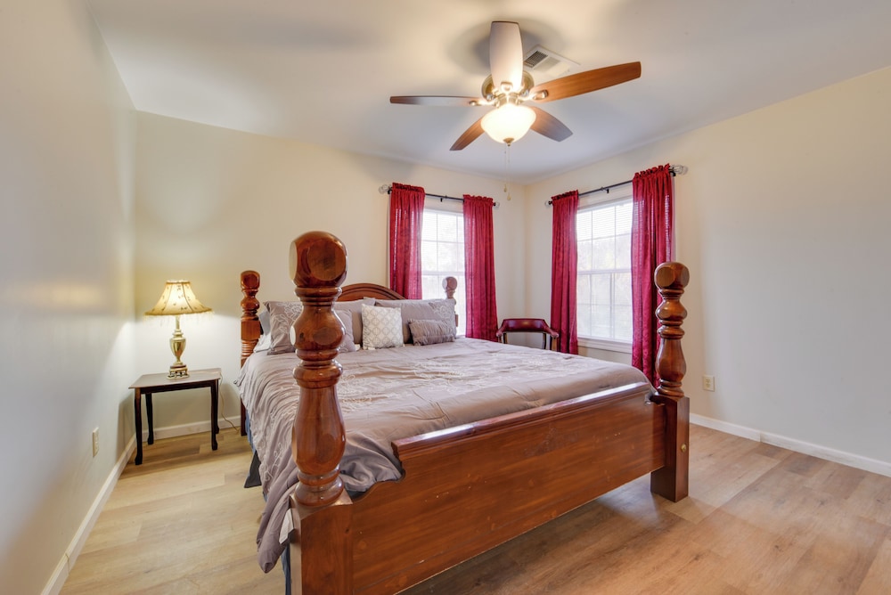 Walking Distance to Casino: Home in Westlake!