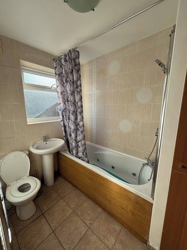 Dagenham - Stay 5 - Garden - Parking - Petfriendly