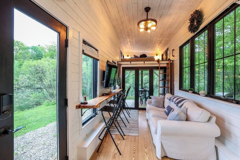 Hidden Retreat 4-homes 134 Acres