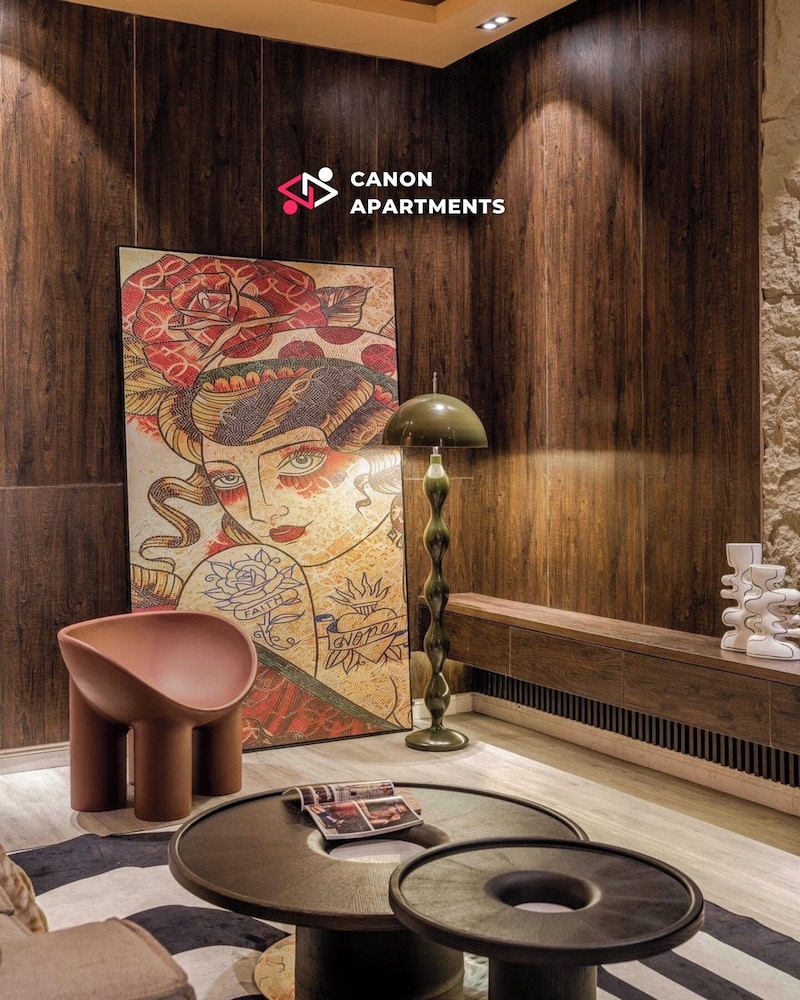 Canon Apartment