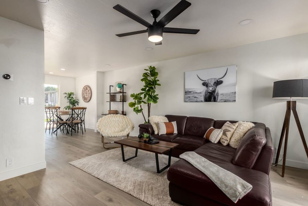 Luxe 2BR Townhouse 4 Heated Pools Walk 2 Old Town