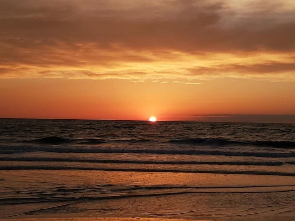 Dream Vacation 2 Bedroom Home by Redawning - Image 5