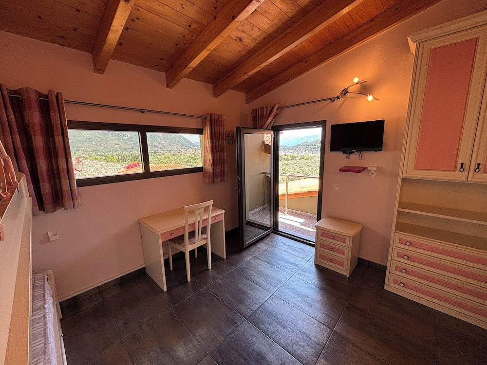 Smaragdine Blue Villa