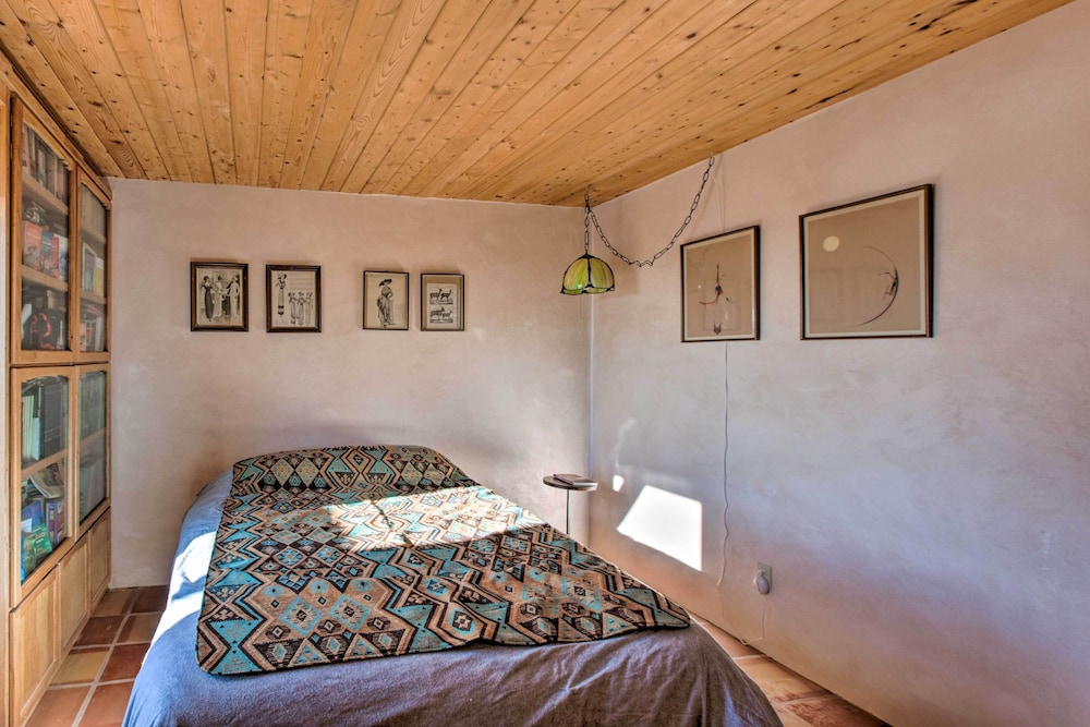 Southwest Home w/ 360-degree Mtn View, Ski Nearby! view 3