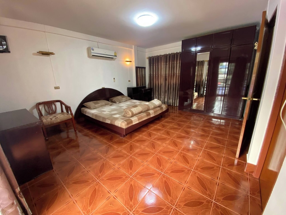Beautiful 2 Story Newly Renovated Bungalow House