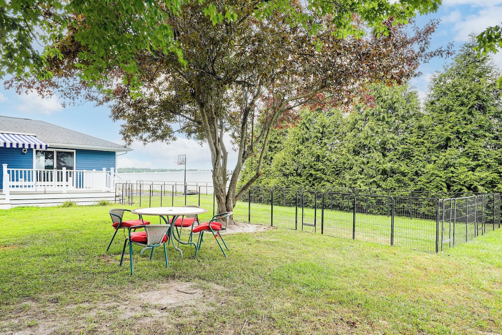 Getaway on 1/2 Acre w/ Deck in Georgetown