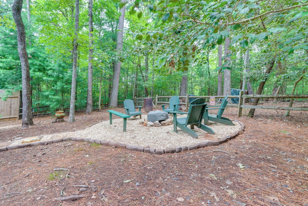 Near Hiking Trails: Hot Tub Haven in Ellijay!