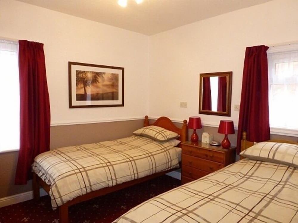 The Meltham Guesthouse view 3