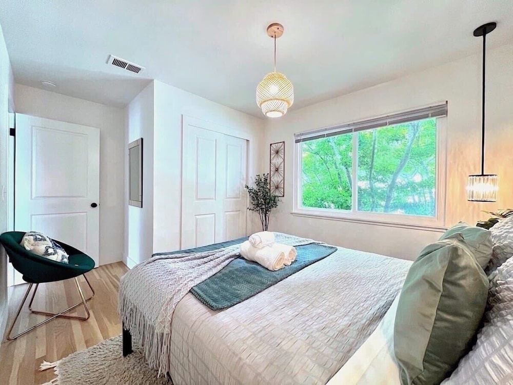 @ Marbella Lane - Stylish 4BR w/ Revitalizing View