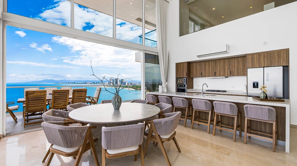 4BR Luxury Penthouse with Ocean Views
