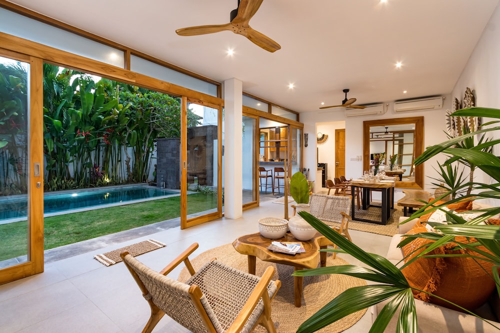 Beautiful Boho-chic 4br Tropical Villa in Pererenan Canggu