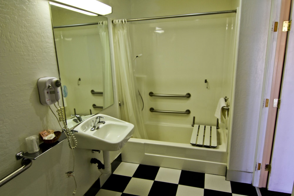 Lake Tahoe Vacations - National 9 Inn - Property Image 18