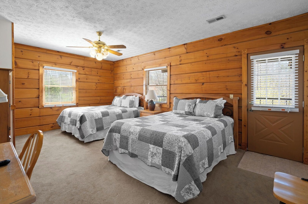 Country Pines Lodge
