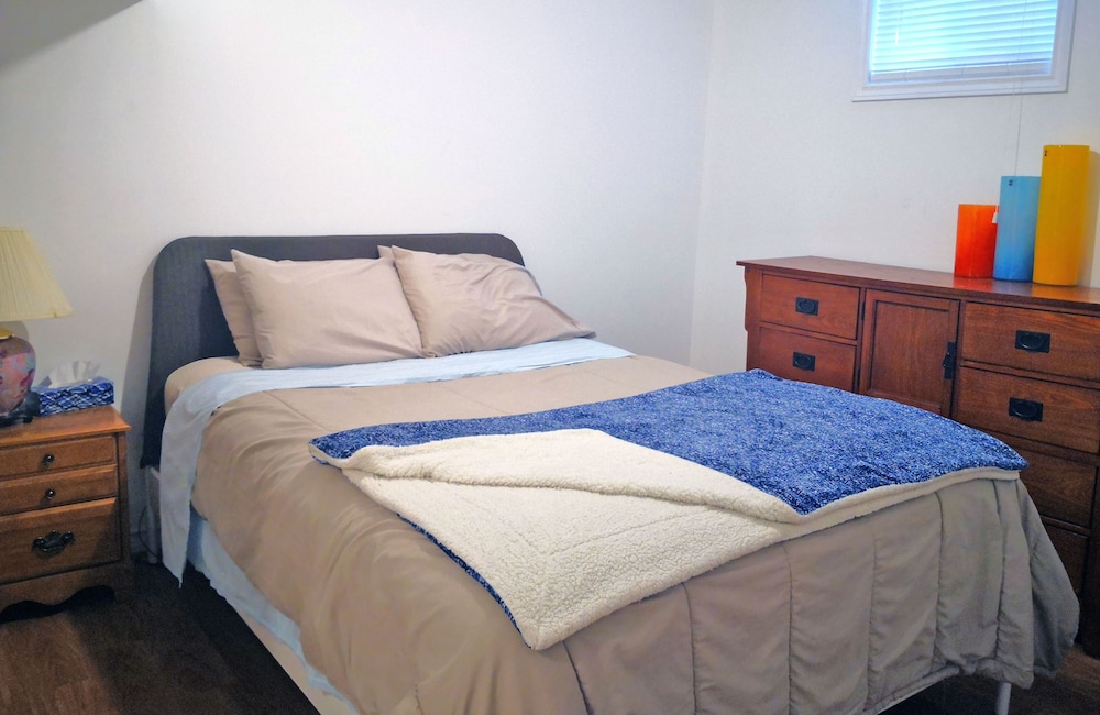 GA Stay Oakville Two Bedroom Guest House view 2