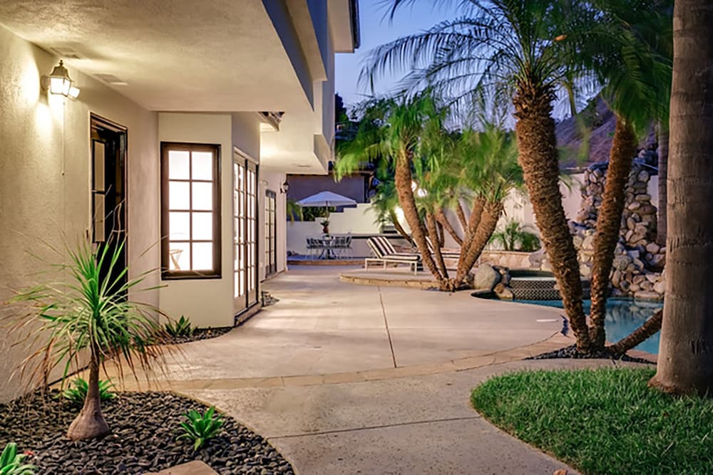 Beverly Glen Estate