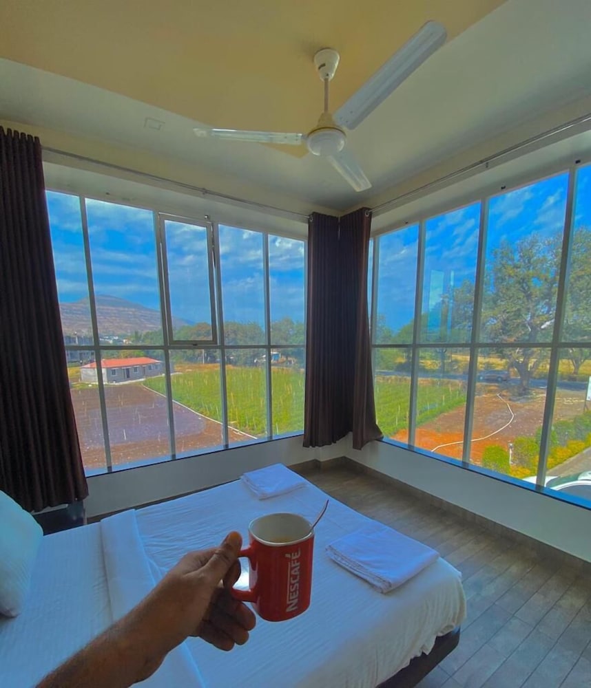 Hotel Srushti Regency