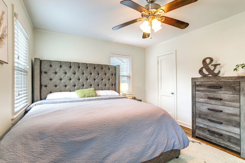 Updated Suburban Retreat: 8 Mi to Dtwn Memphis!