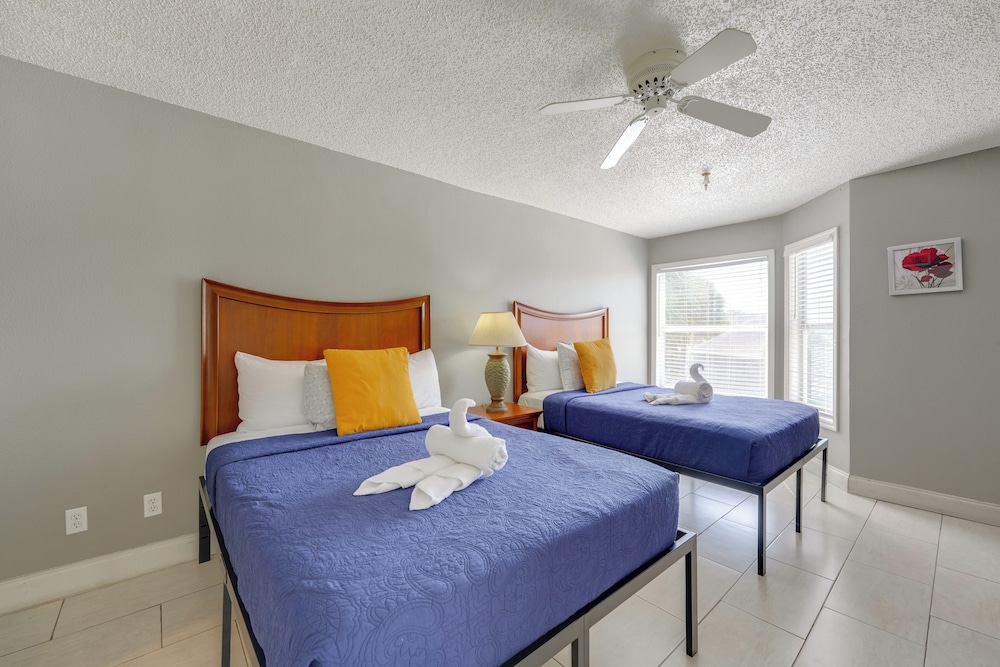 2 Mi to Disney & Old Town: Resort Condo w/ Perks