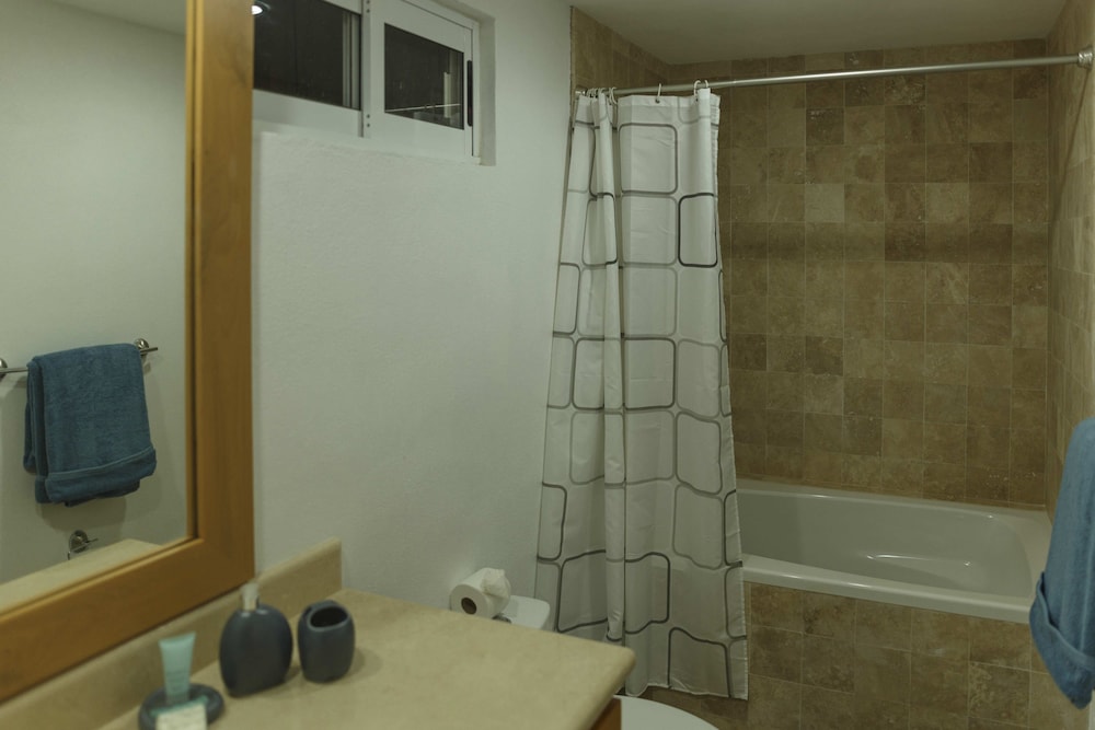 Peninsula 106 2 BR by Casago