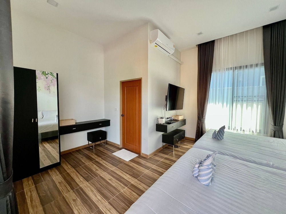 Orange Private Pool Villa, Near Cham Am Beach