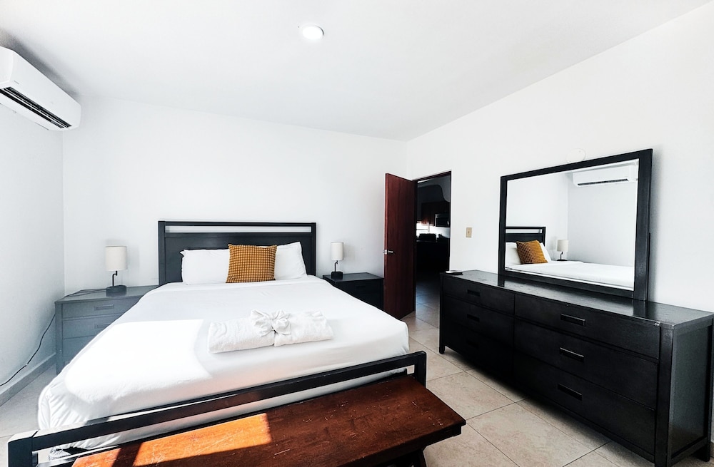 Vacation Getaway in Ocean Park With Parking