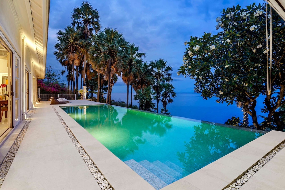 Villa Eden Roc by Alfred in Bali - Luxury Beachfront 3BR Villa With Infinity Pool Amed