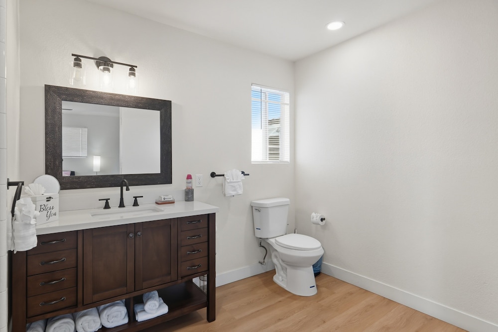 Relaxing Paradise Hills Retreat 4 Bedroom Home