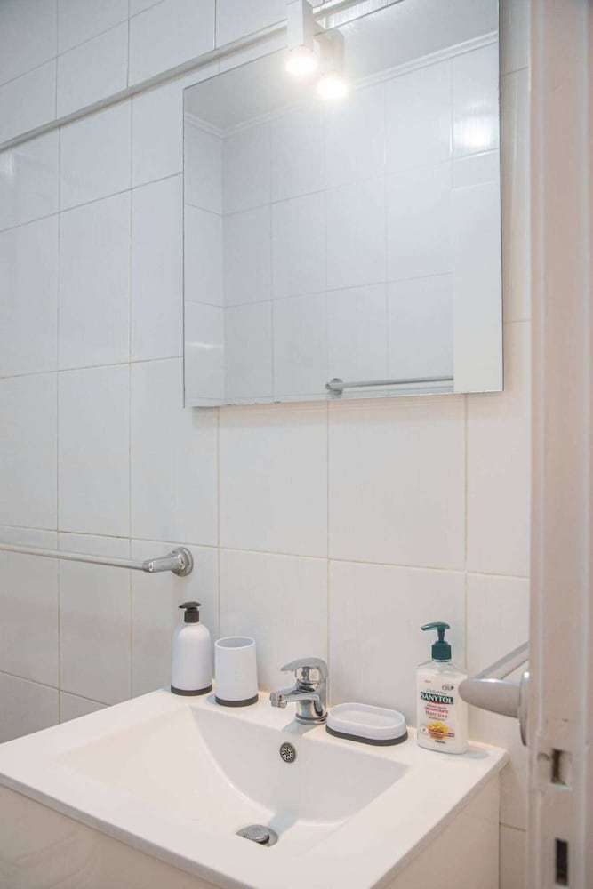Peaceful and Serene 3 Bedroom Apartment in Lisbon