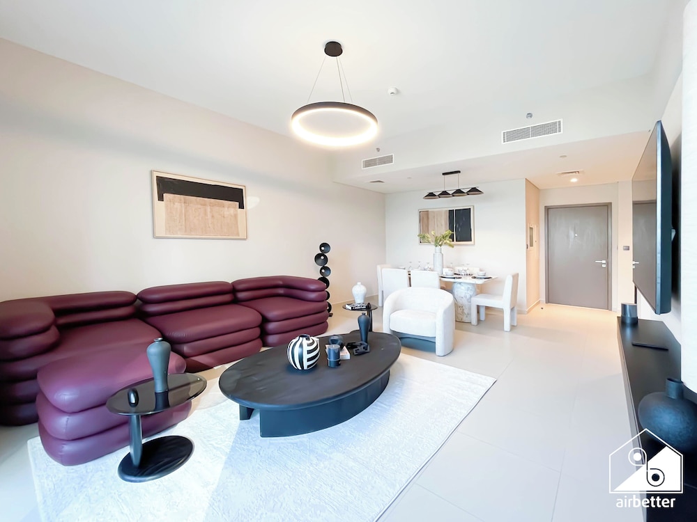 Skyline Elegance Fountain View 3BR in Downtown