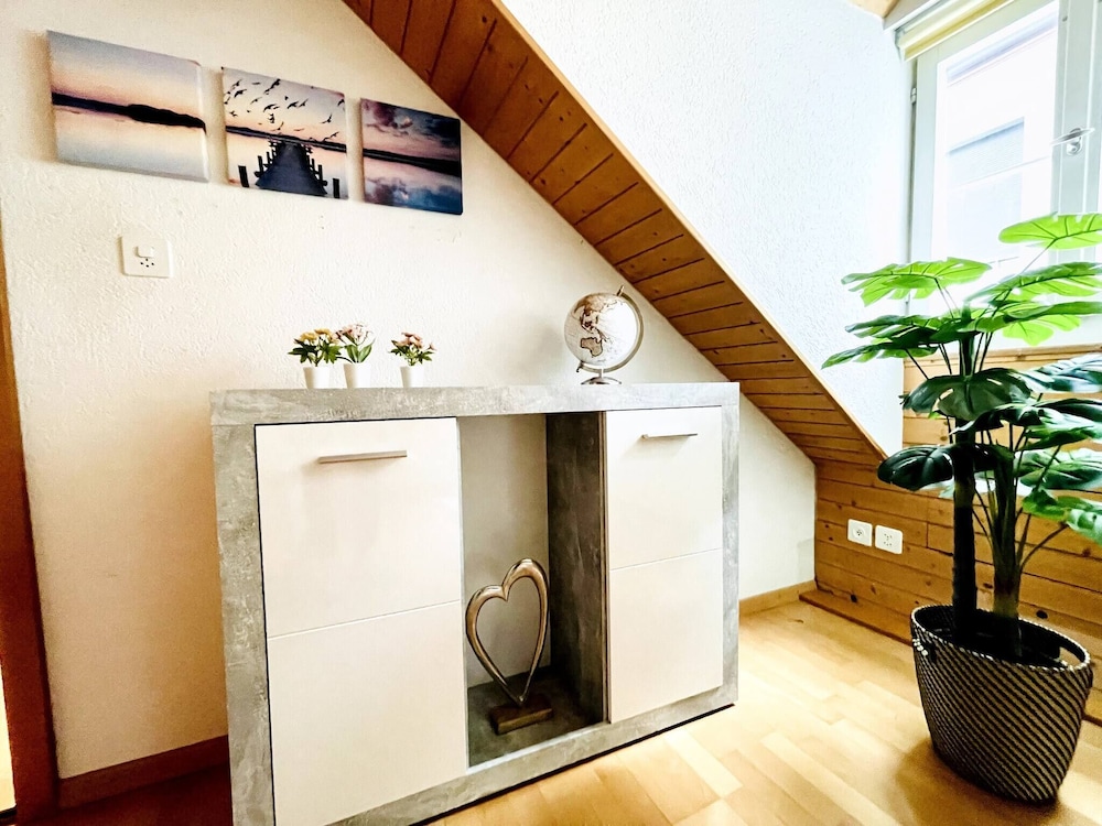 Einzigartige Schöne Altbau- Wohnung Im Zentrum