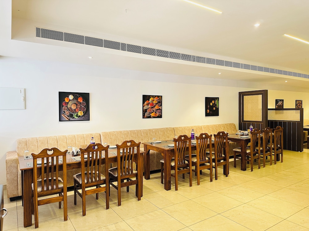 Shambhavi Hotel & Convention Centre