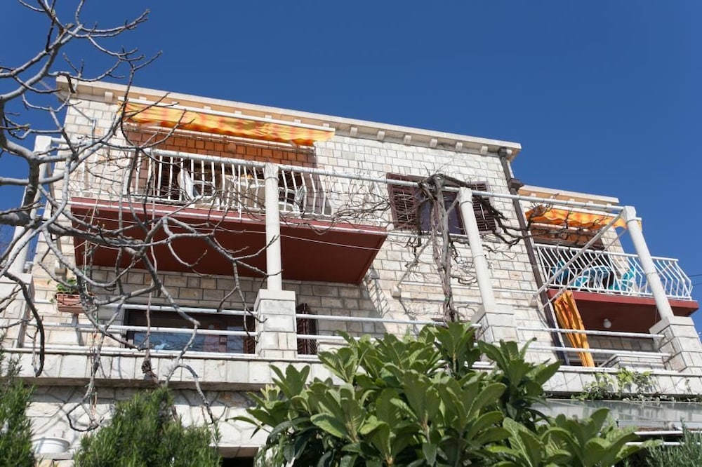 Apartments Neve