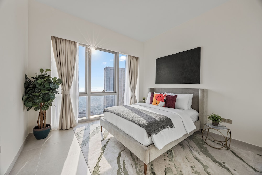 Luxury City Stay Near Mall and Pool
