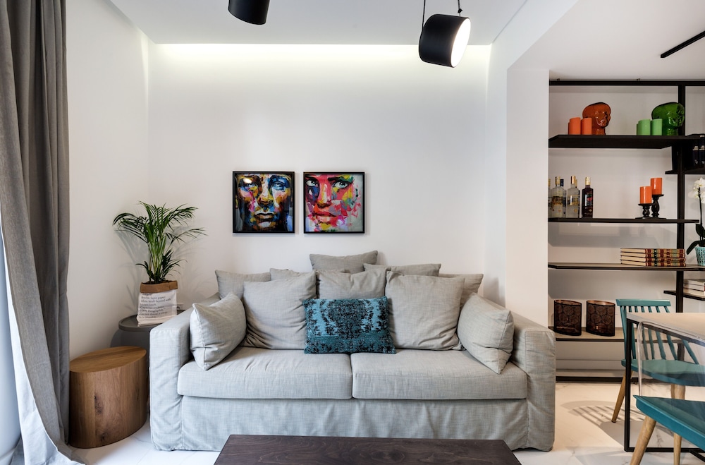 Elysan Urban Stays