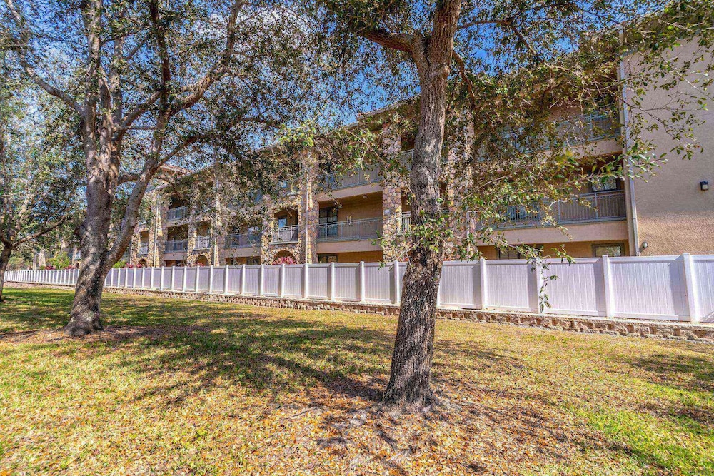 402 Regal Palms