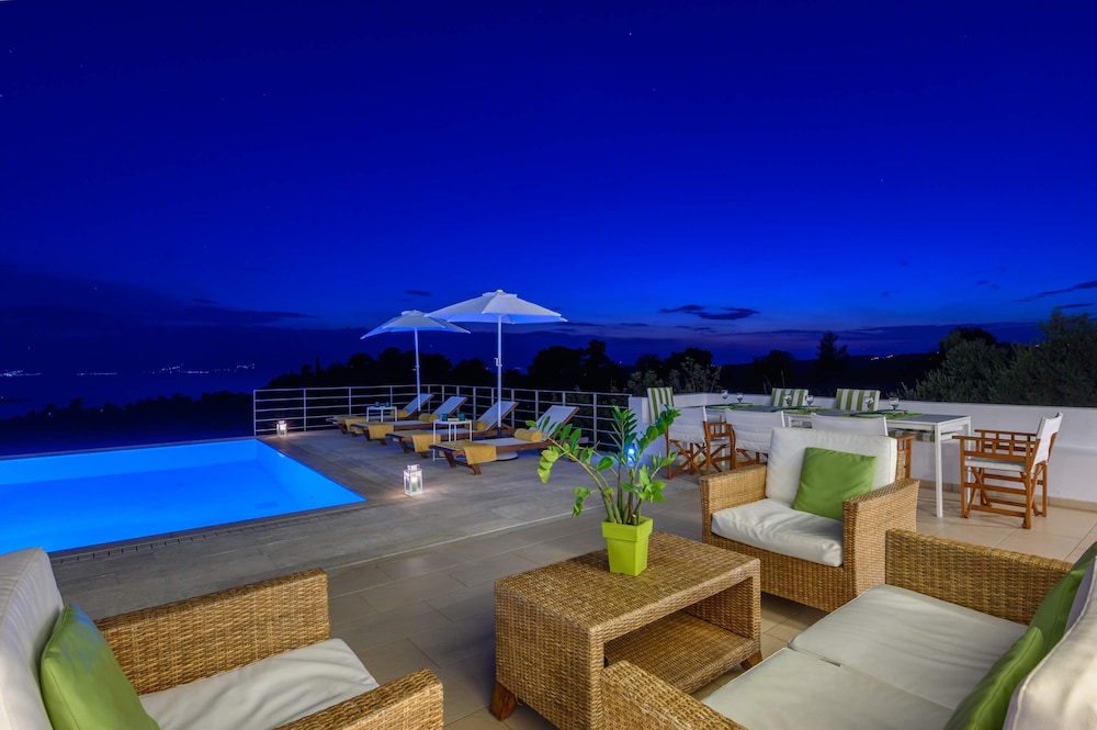 VIP Villa Panoramic Seaview Close to Beaches
