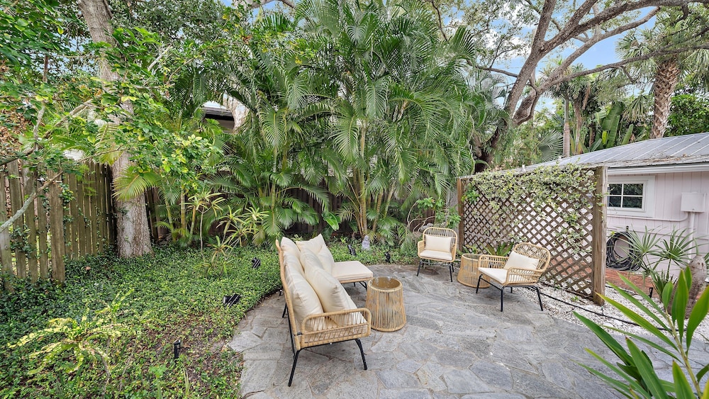 Hidden Oasis A 1 Bedroom Bungalow