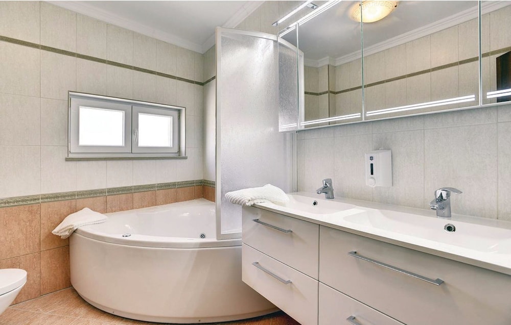 Photo 34