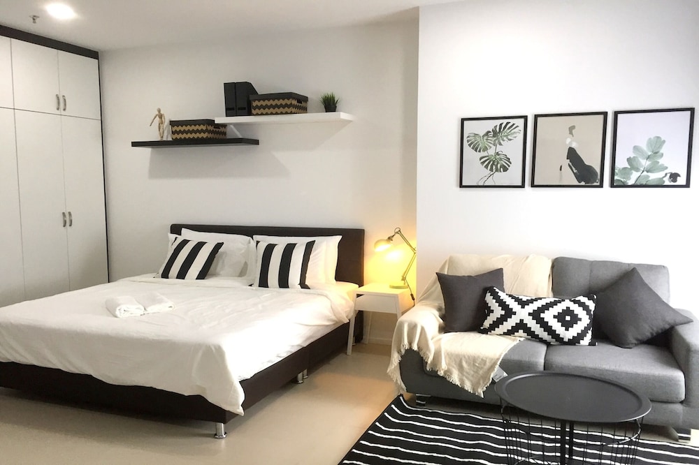 Arcoris Mont Kiara Apartments by Emily in Town
