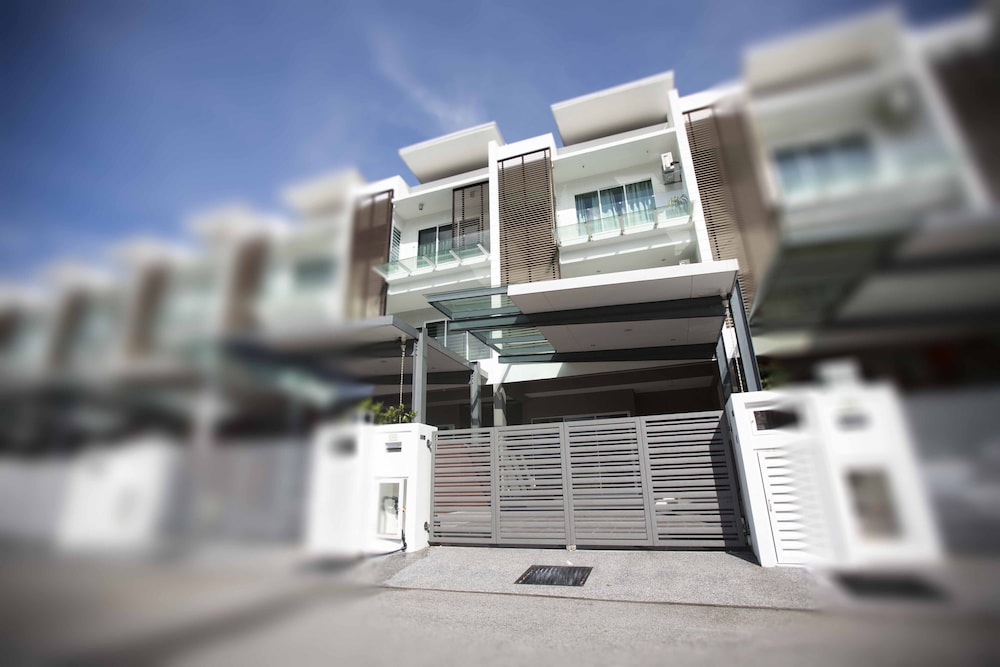 56 Residence photo 1