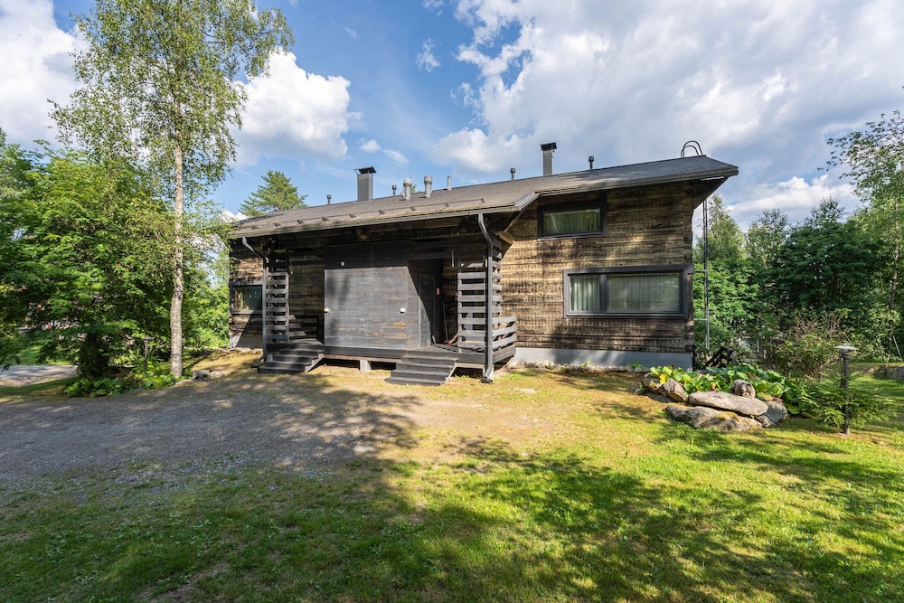 Scenic Lakeside Cabin in Tahko - Hot Tub
