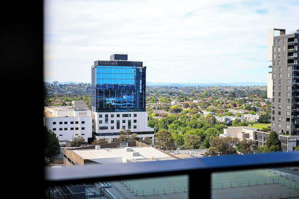 StayAU Stylish 2BR Central Box Hill