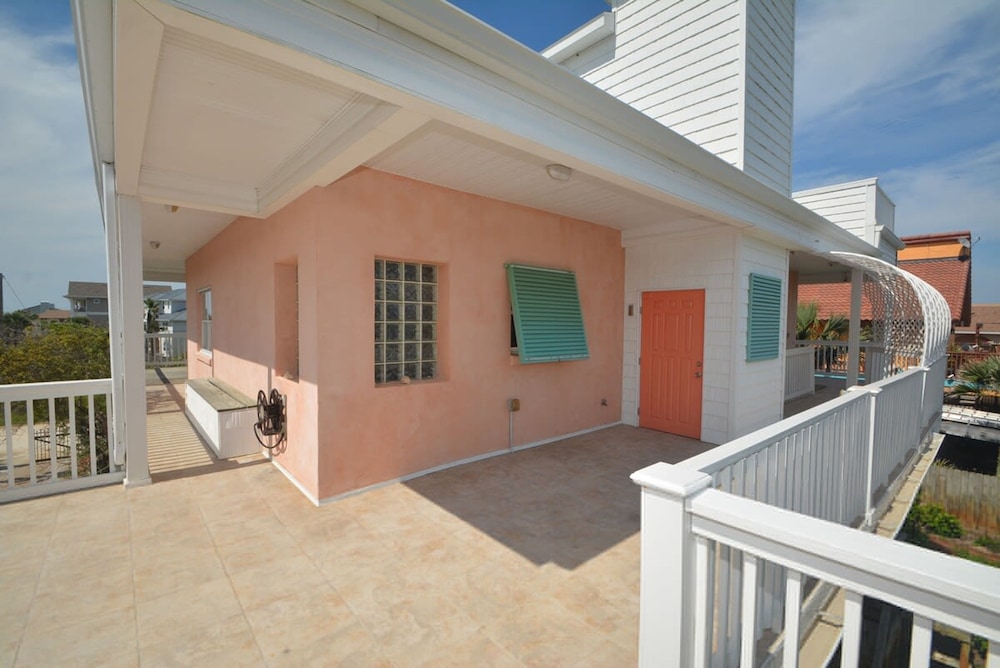 Just Beachy A Luxury Retreat Sleeps 12 3 Levels With Elevator- Perfect for 1-3 Families