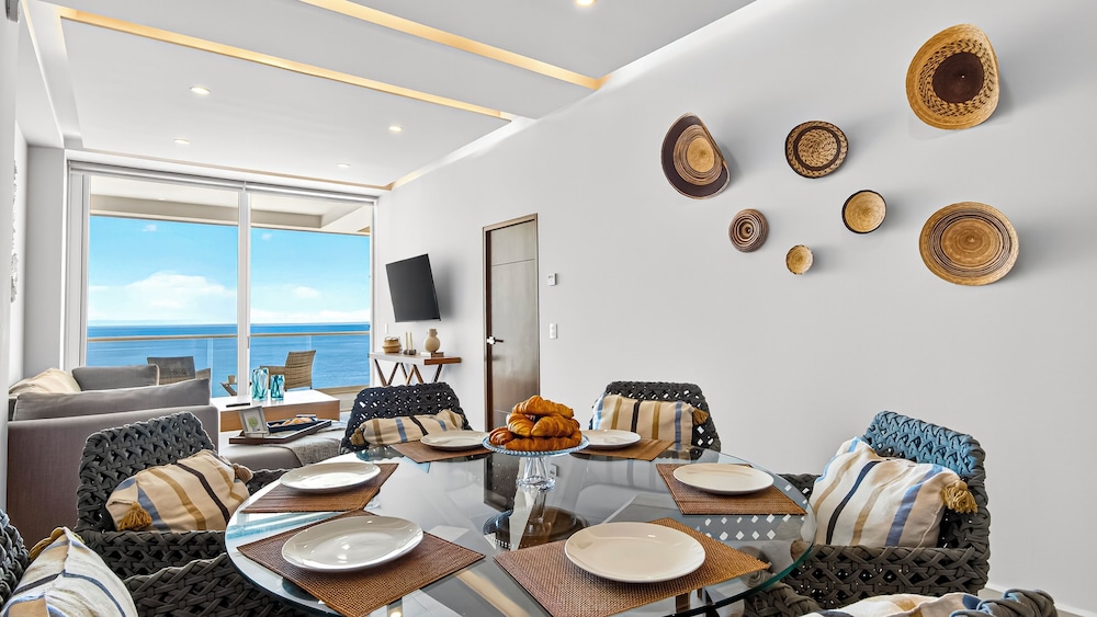 Beachfront 2BR - Pools & Balcony Views