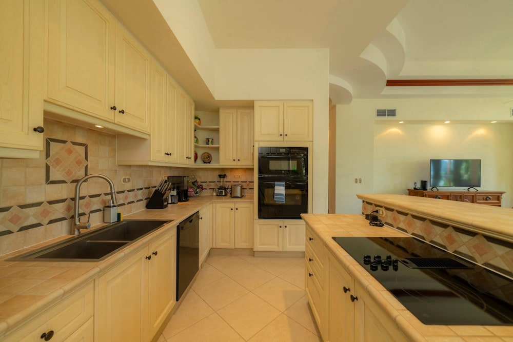 Bella Vista 3A 3 bdr 3 1 2 Bath Ocean View