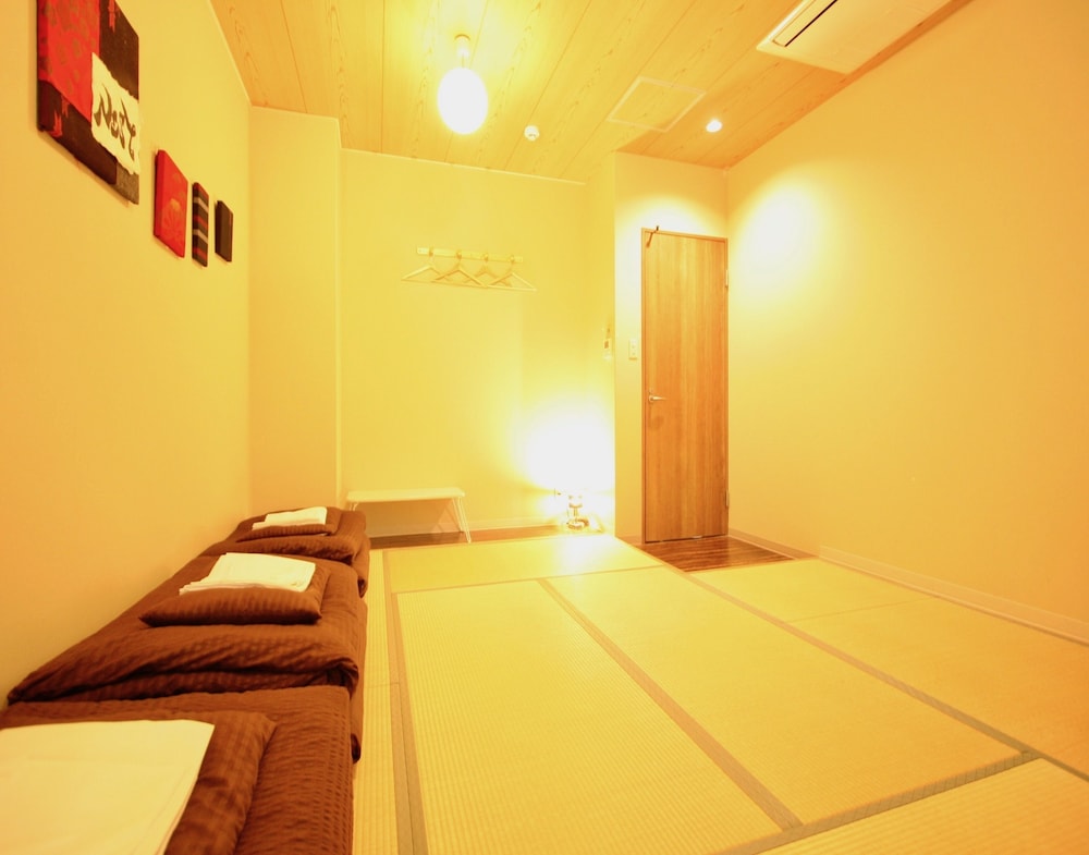 Osaka Guesthouse Nest - Hostel