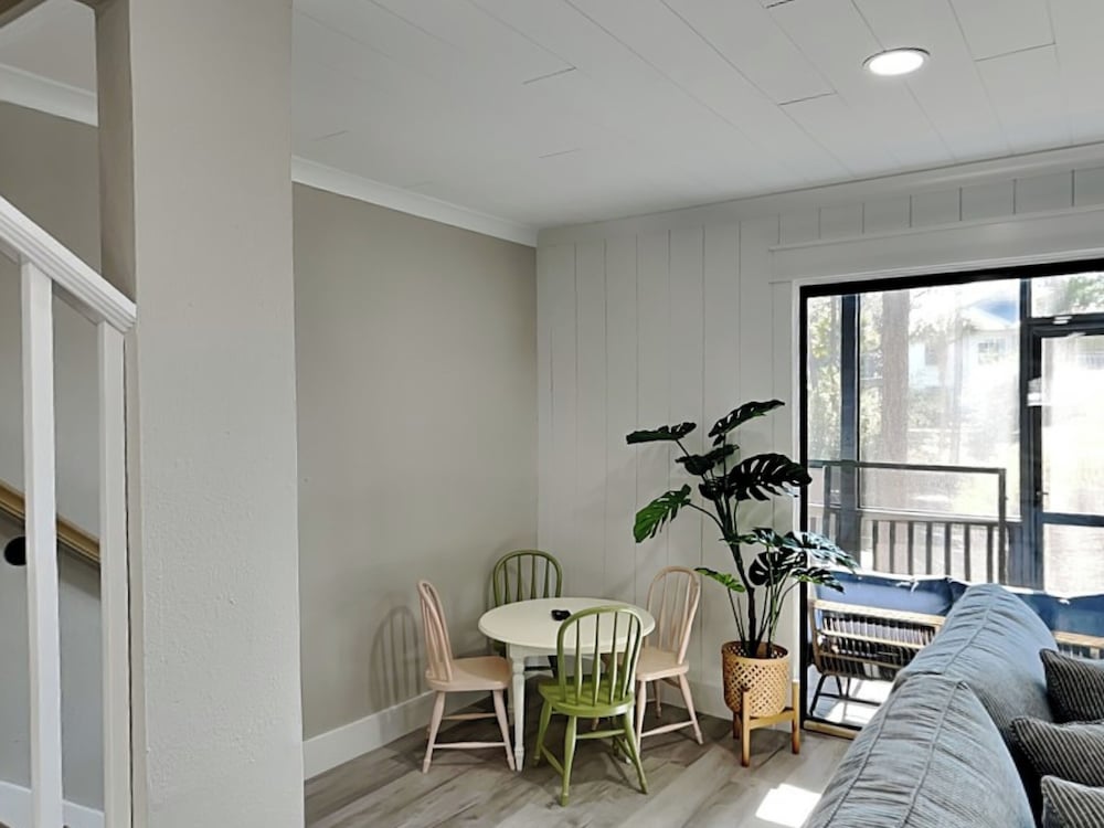 Easy on Eastern Lake by Southern Vacation Rentals