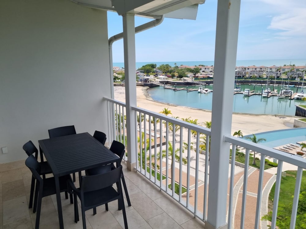 The Couples Condo by Acomodo