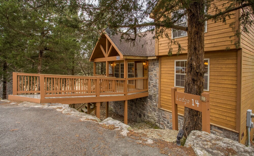 Mayberry Lodge 2 Bedroom Cabin by RedAwning